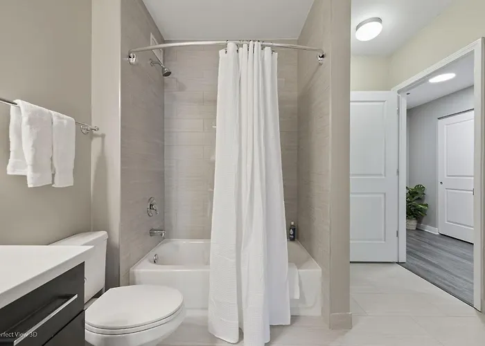 The Bernardin Gold Coast Luxury Near Magnificent Mile Apartment *