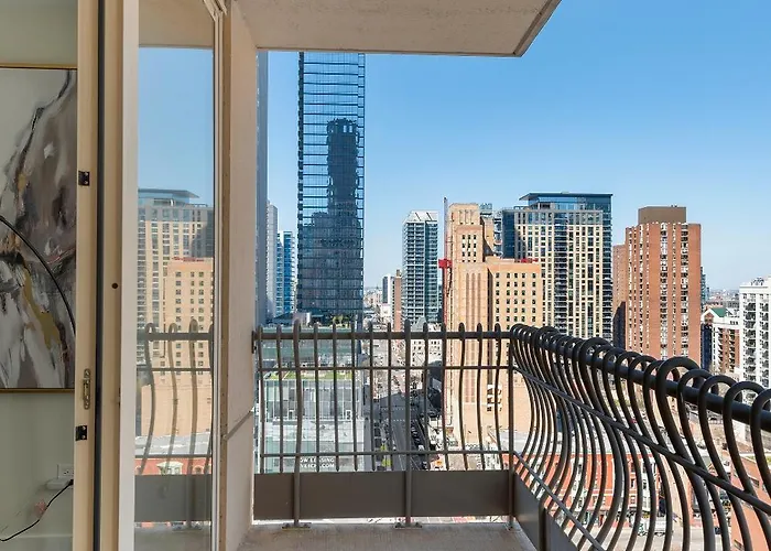 The Bernardin Gold Coast Luxury Near Magnificent Mile