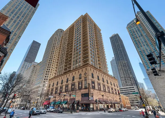 The Bernardin Gold Coast Luxury Near Magnificent Mile Apartment