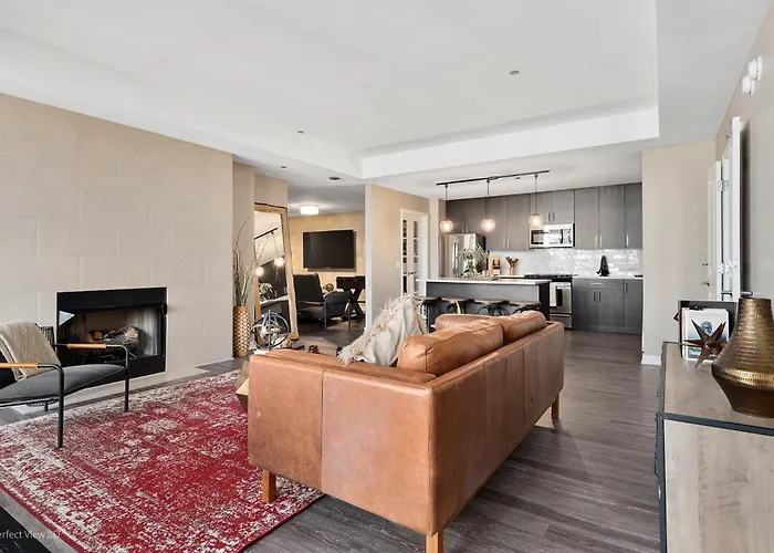 The Bernardin Gold Coast Luxury Near Magnificent Mile Apartment