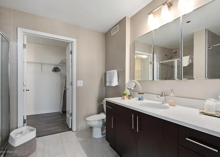 The Bernardin Gold Coast Luxury Near Magnificent Mile Apartment