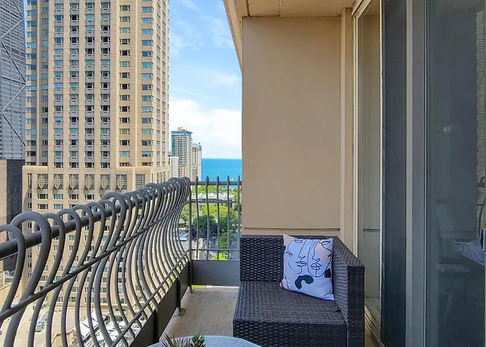 The Bernardin Gold Coast Luxury Near Magnificent Mile Apartment *