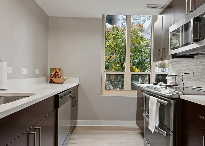 The Bernardin Gold Coast Luxury Near Magnificent Mile