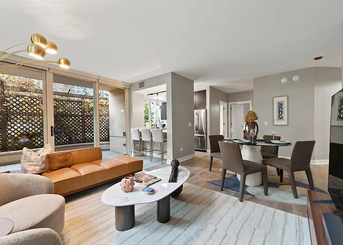 The Bernardin Gold Coast Luxury Near Magnificent Mile Apartment *