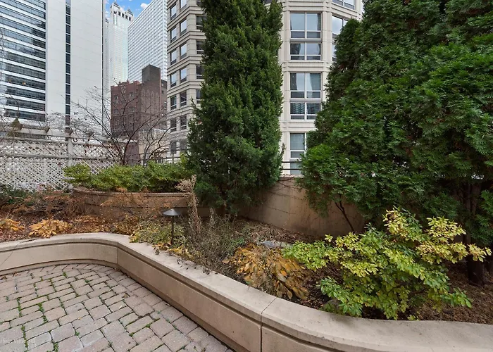 The Bernardin Gold Coast Luxury Near Magnificent Mile Apartment *