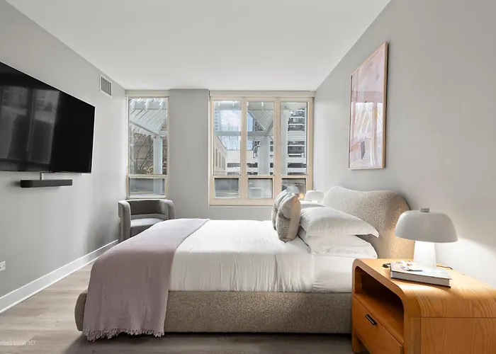 Apartment The Bernardin Gold Coast Luxury Near Magnificent Mile
