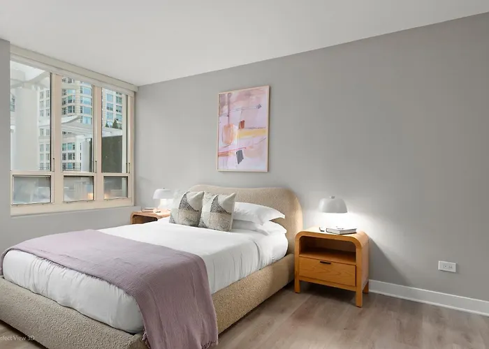 The Bernardin Gold Coast Luxury Near Magnificent Mile Apartment *