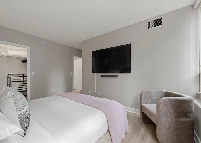The Bernardin Gold Coast Luxury Near Magnificent Mile