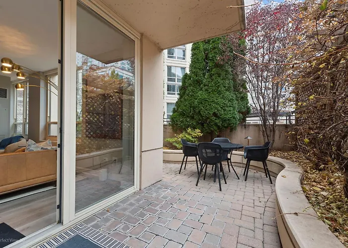 The Bernardin Gold Coast Luxury Near Magnificent Mile Apartment *